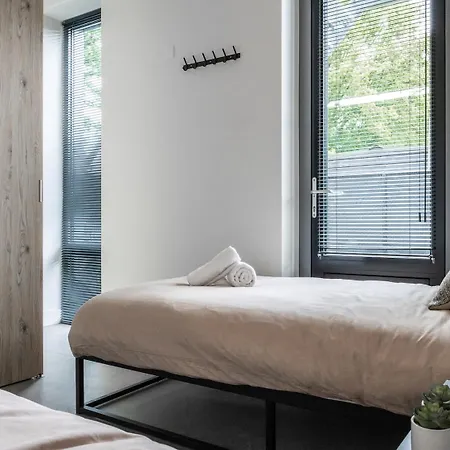 Xl Newly Built Nature Loft , Fast Wifi Apartment *