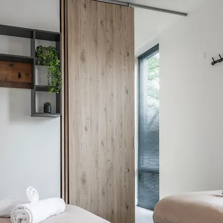 Xl Newly Built Nature Loft , Fast Wifi *